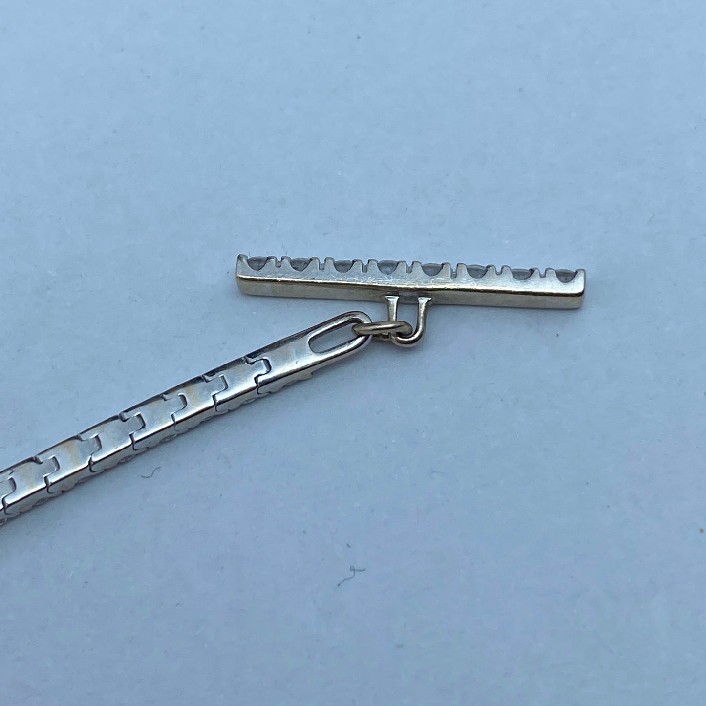 爱H仕-H208975B客版满钻Q字手链(链长18cm)
