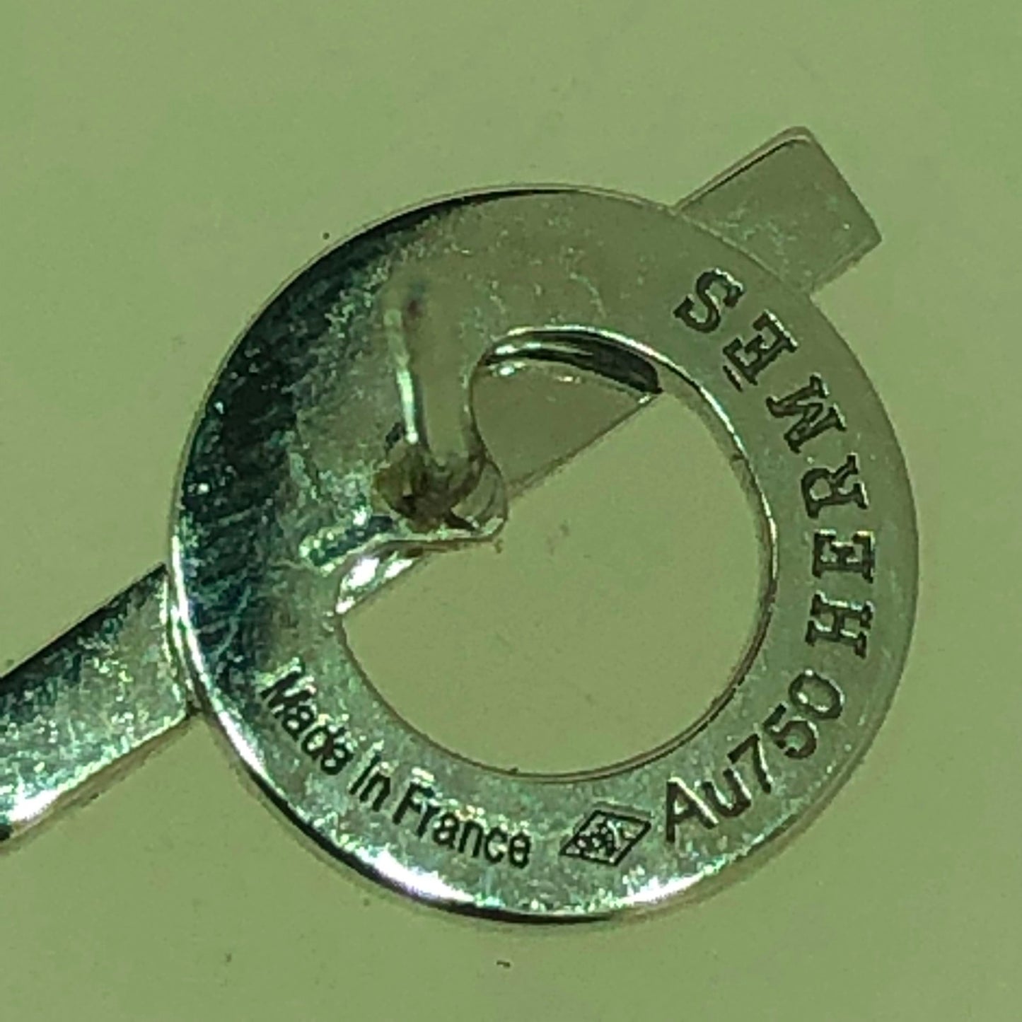 爱H仕-H232354B客版满钻Q字耳钉1.9mm