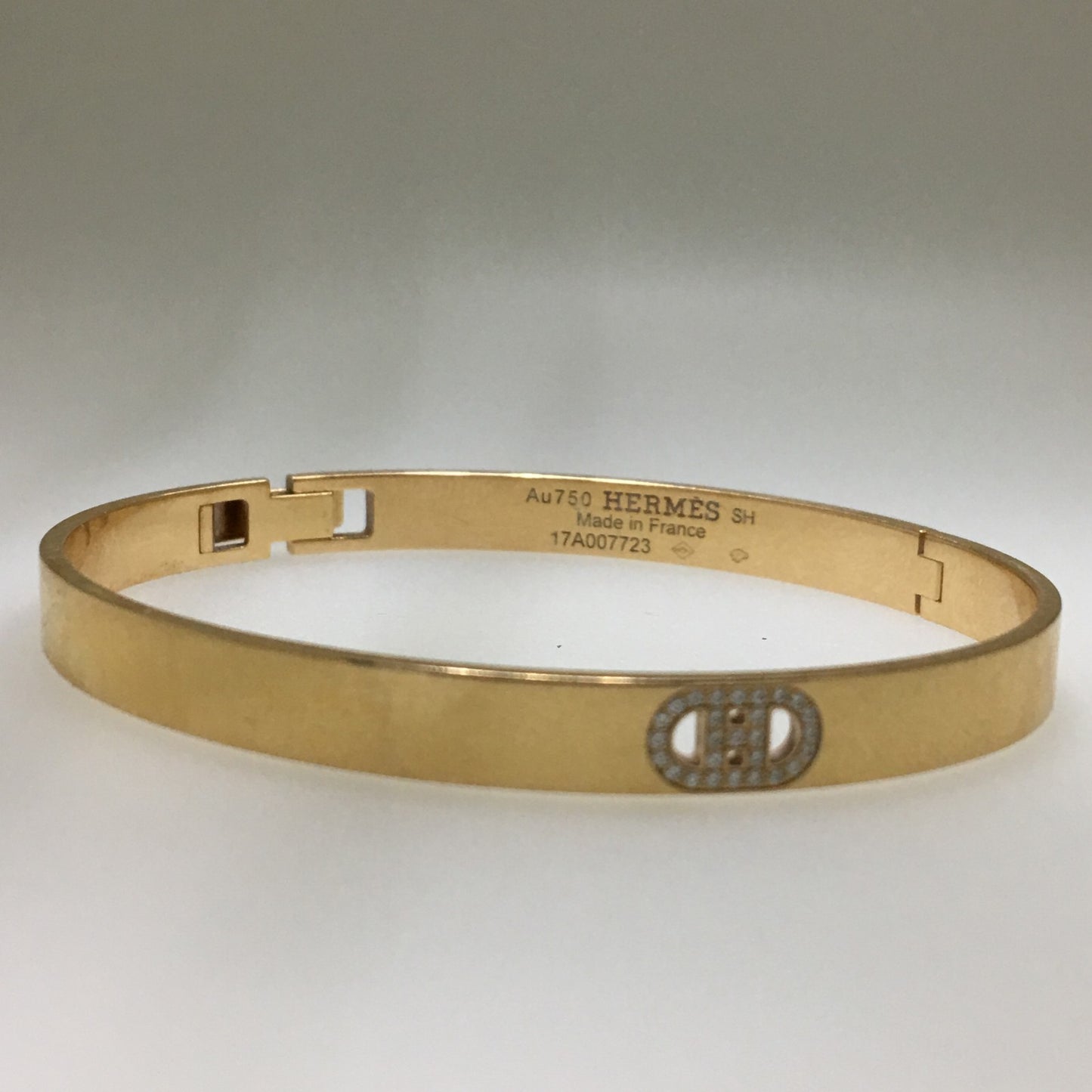 爱H仕-H115400B 5.8mm猪鼻子客版半钻日字光金臂手镯