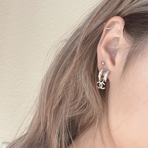 XNE-CN895379 Double C diamond ear racket