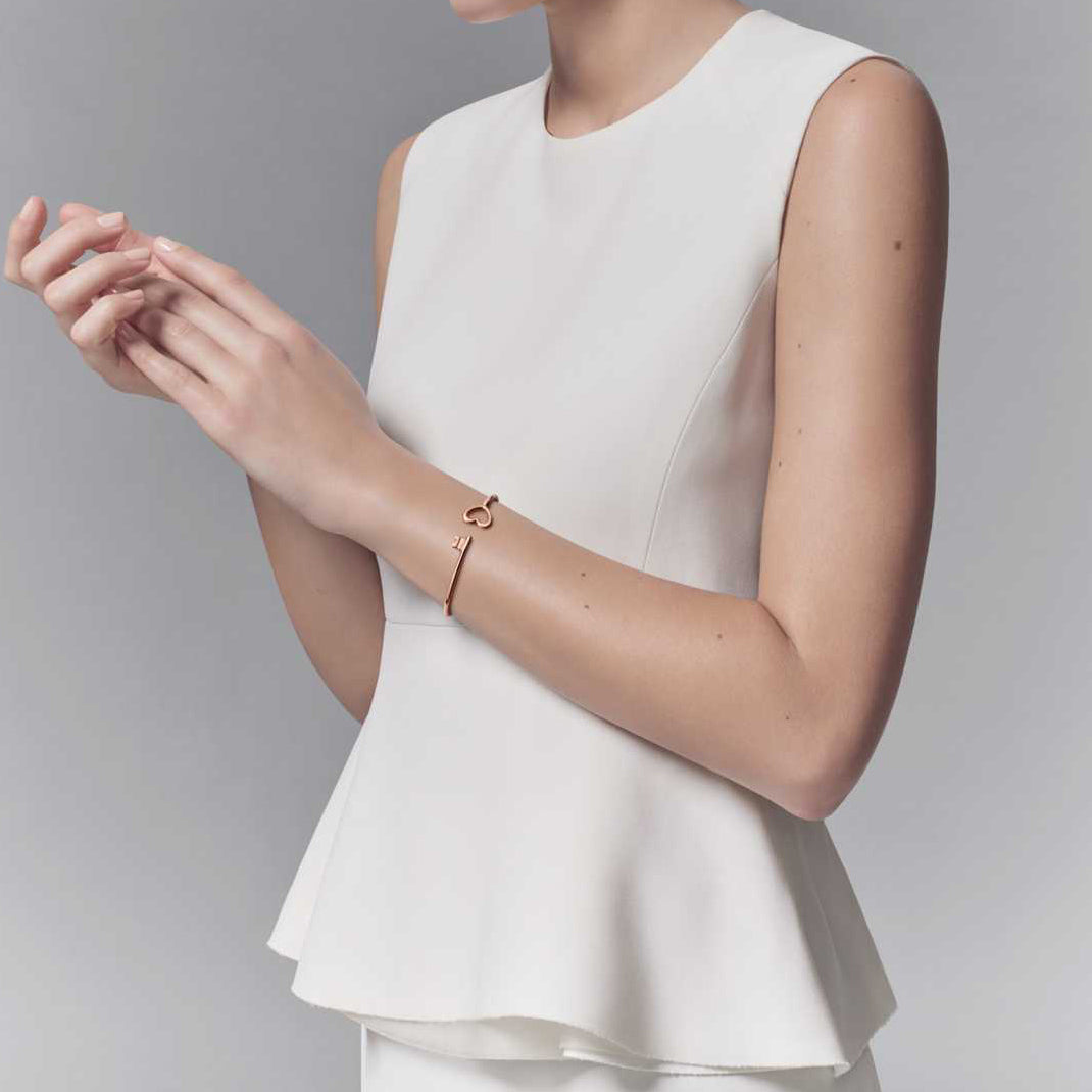 TIF60416354 light gold heart-shaped key bracelet