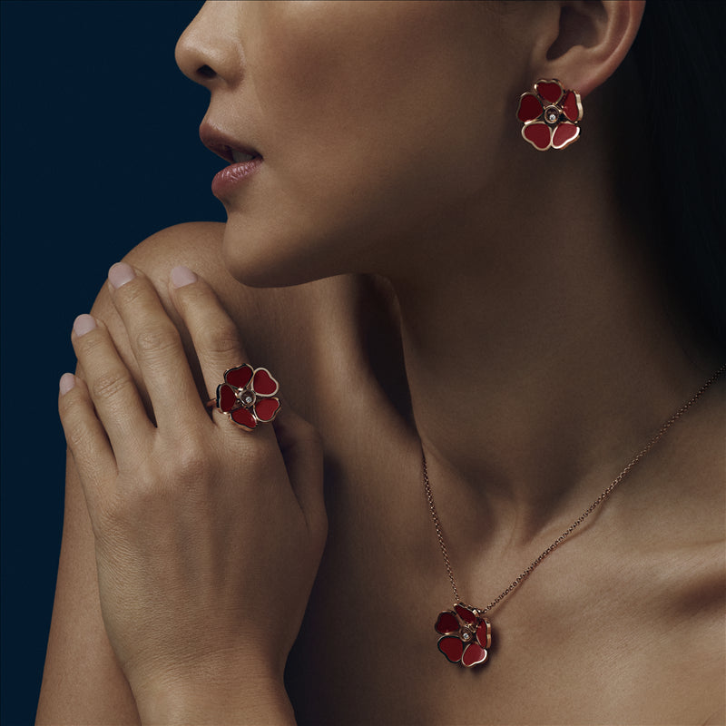 XB-79A085-5811 Five-flower heart-shaped pendant