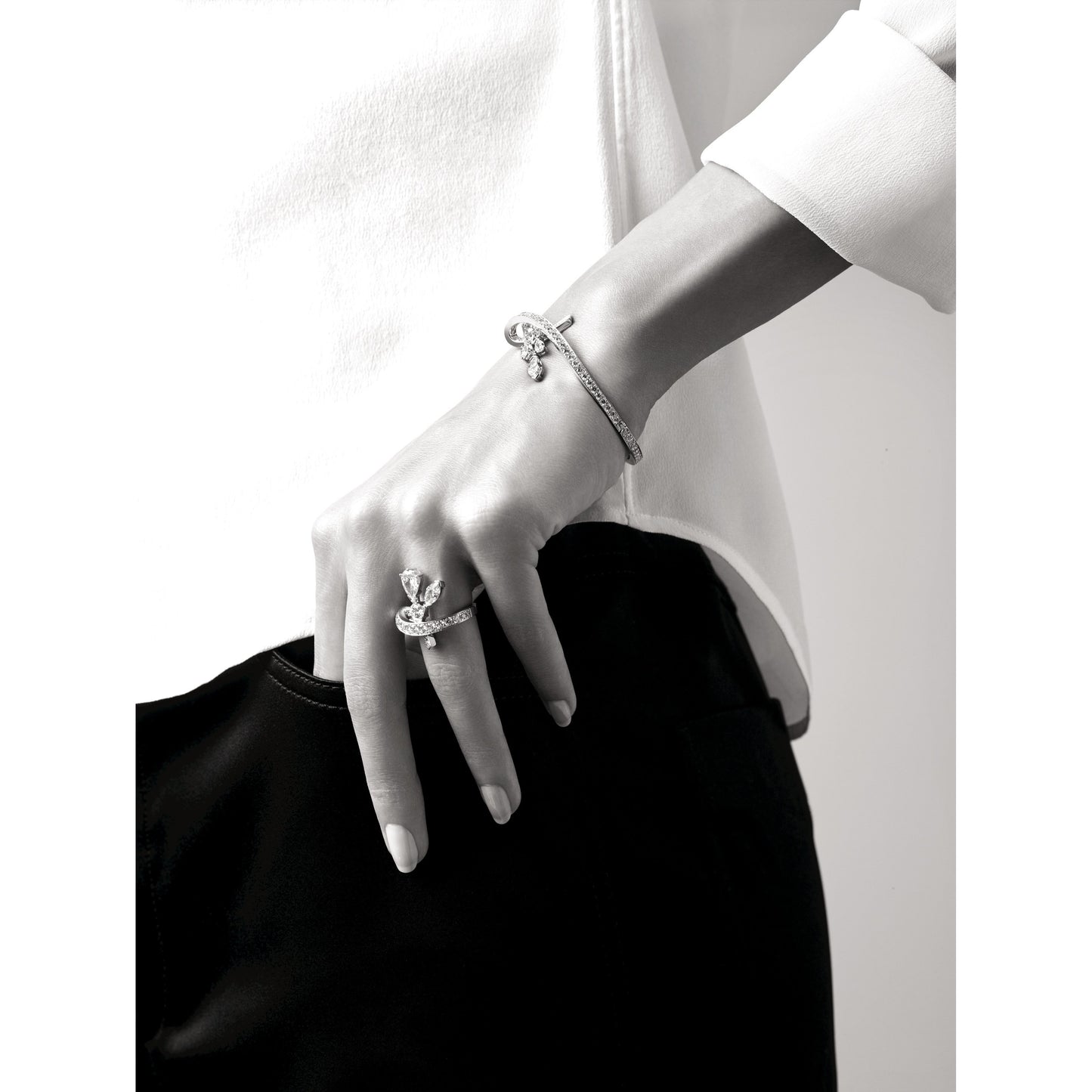 XNE-J33360 bow marquise drop round diamond ring