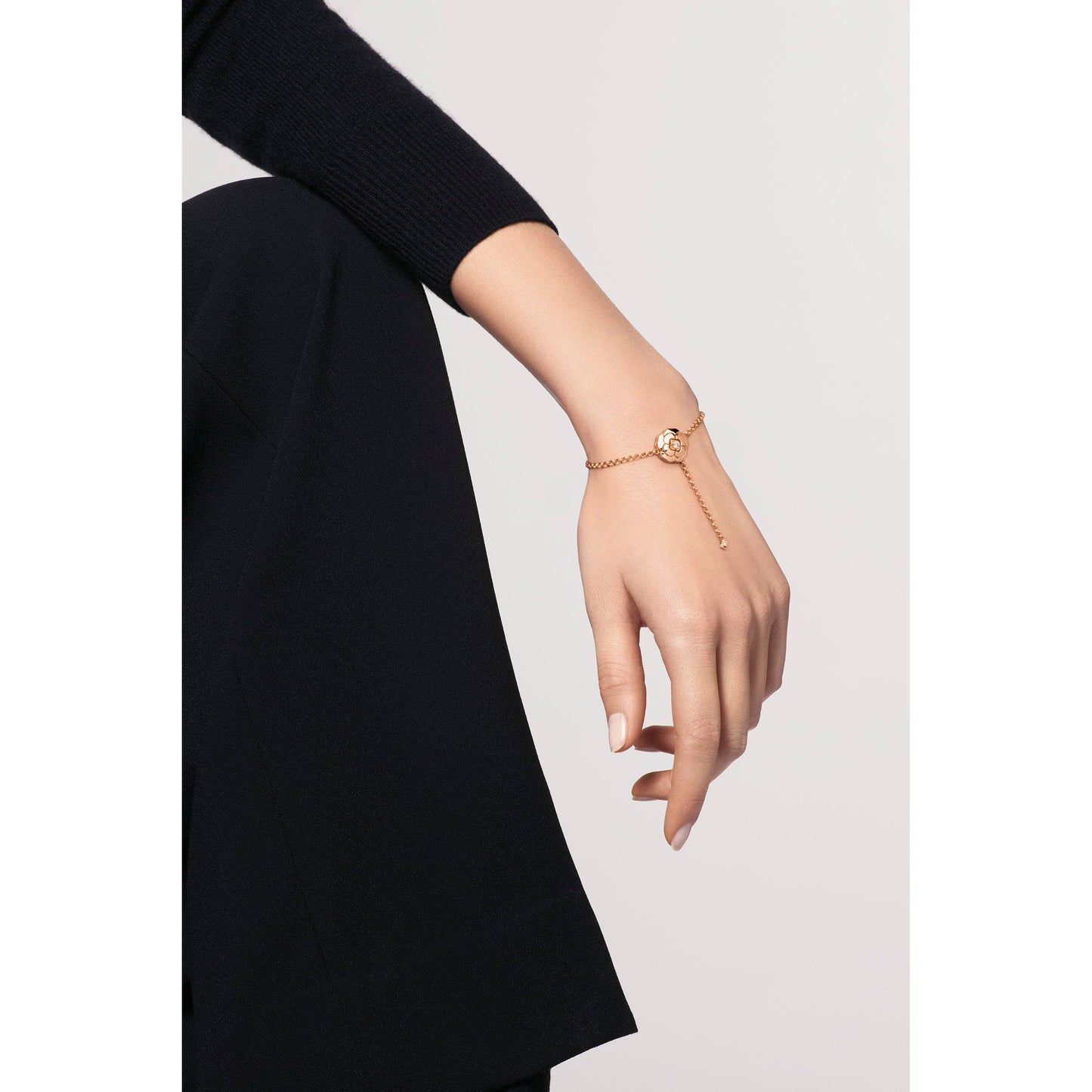 XNE-J11875 light gold camellia wave body bracelet
