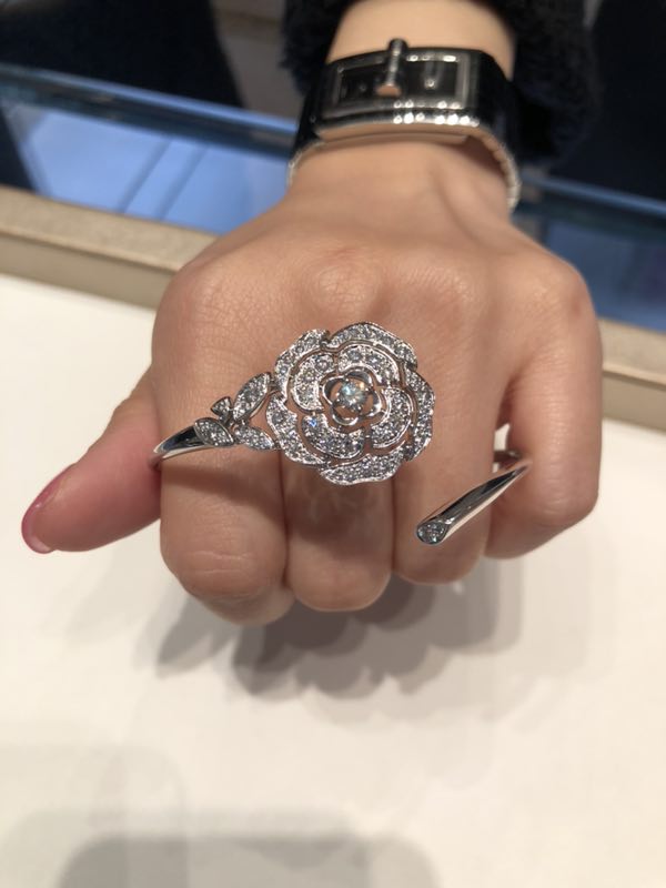 XNE-J11178山茶花波身手镯大号