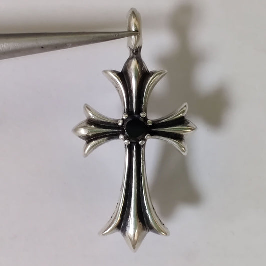 KLX-XL29585561 single diamond cross pendant 32mm (guest version)