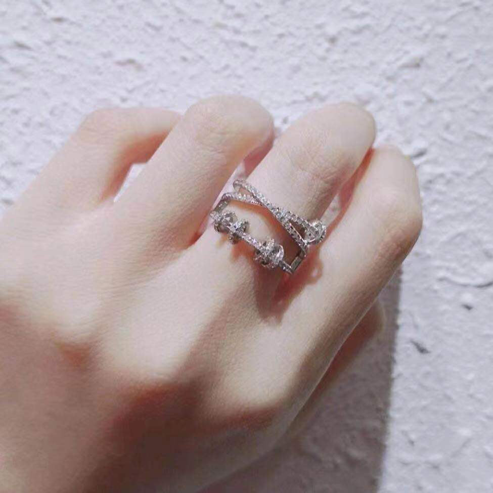 APM-7745186 movable cross diamond ring