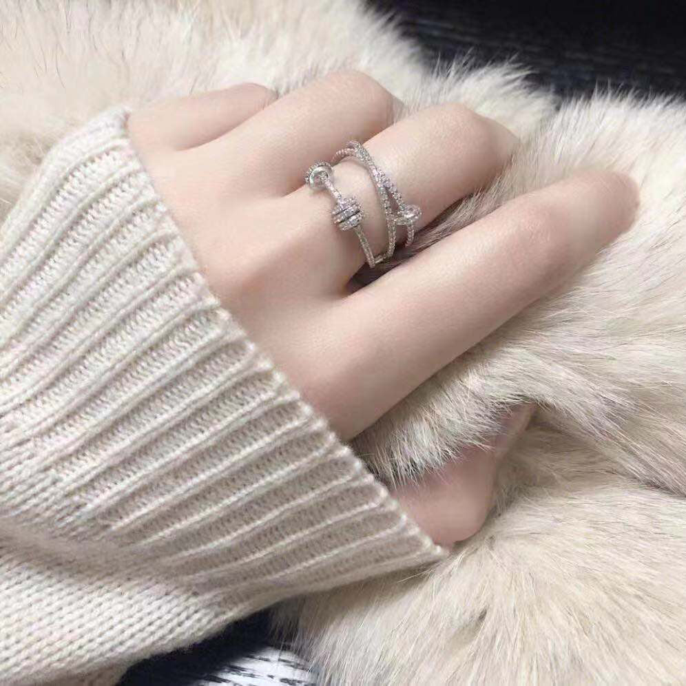 APM-7745186 movable cross diamond ring