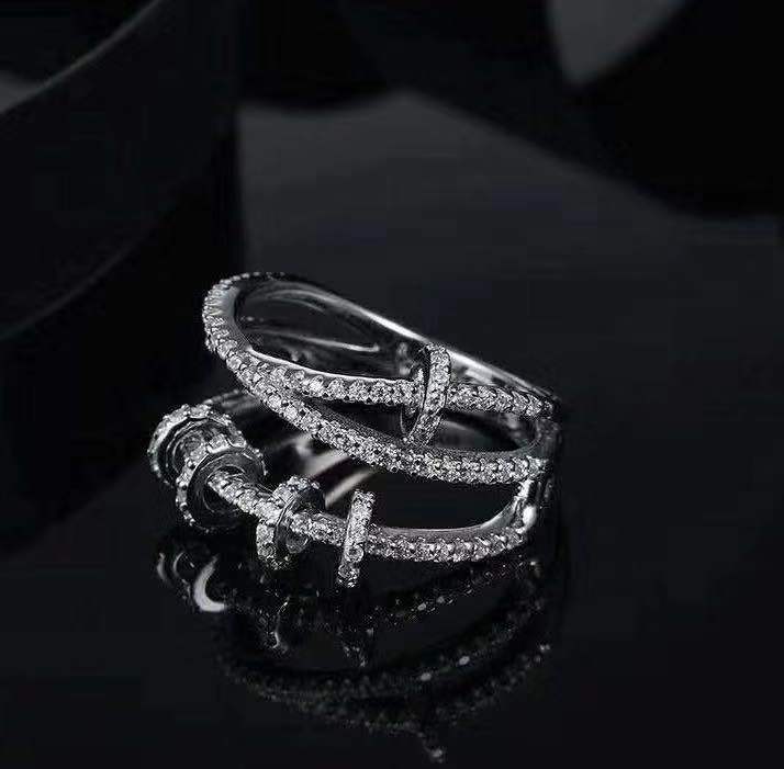 APM-7745186 movable cross diamond ring