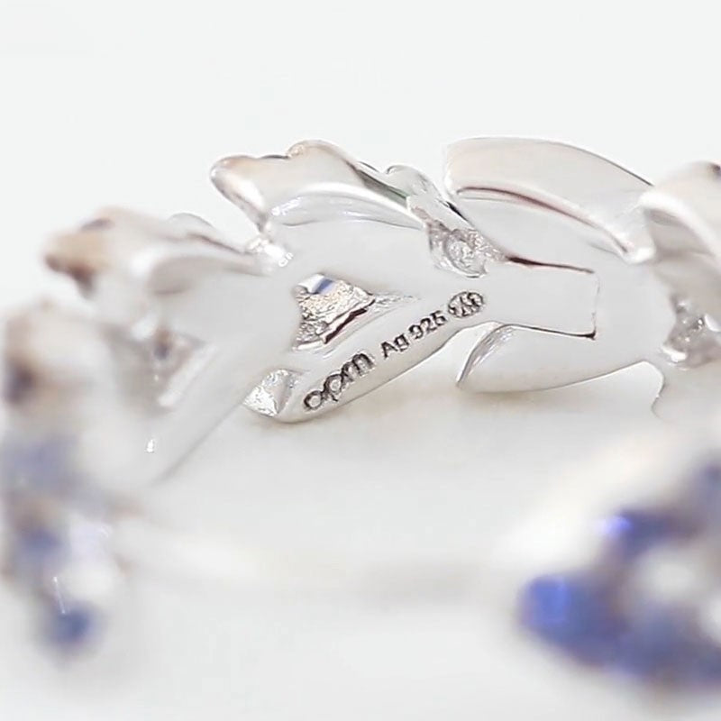 APM-7455013-V-shaped circle of dense stone earrings