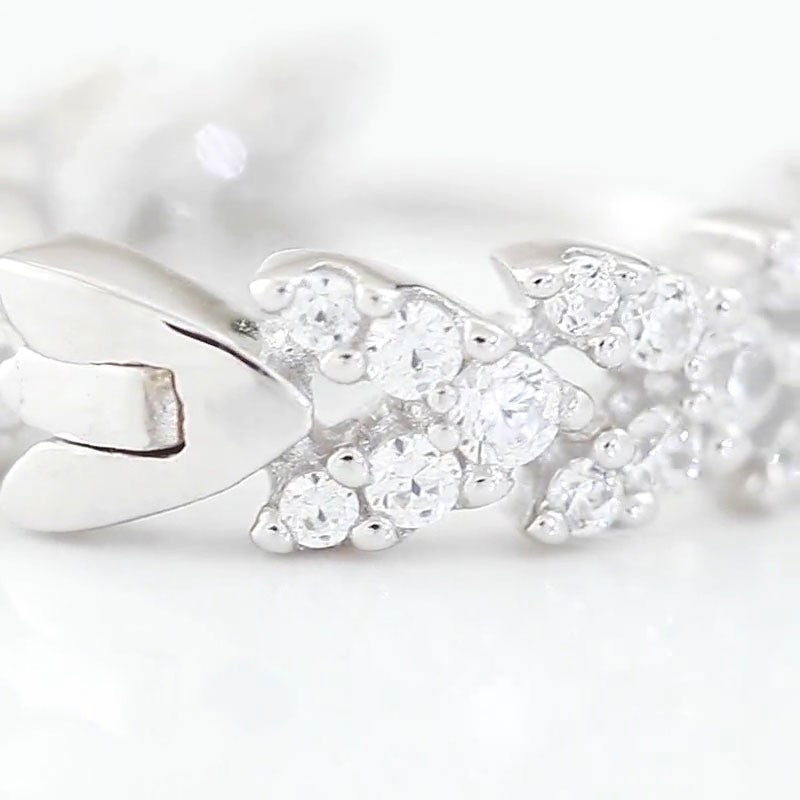 APM-7455013-V-shaped circle of dense stone earrings
