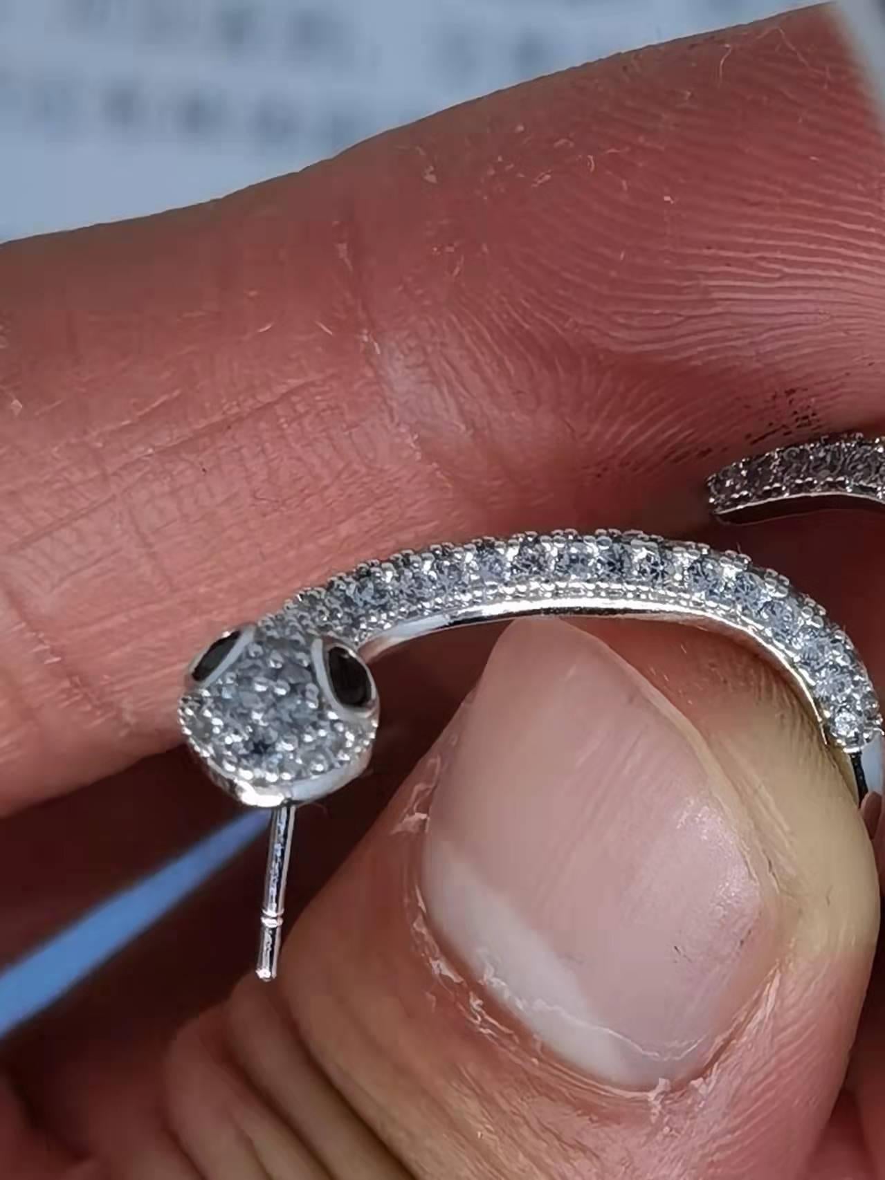 APM-8035646 snake earring ear cuff