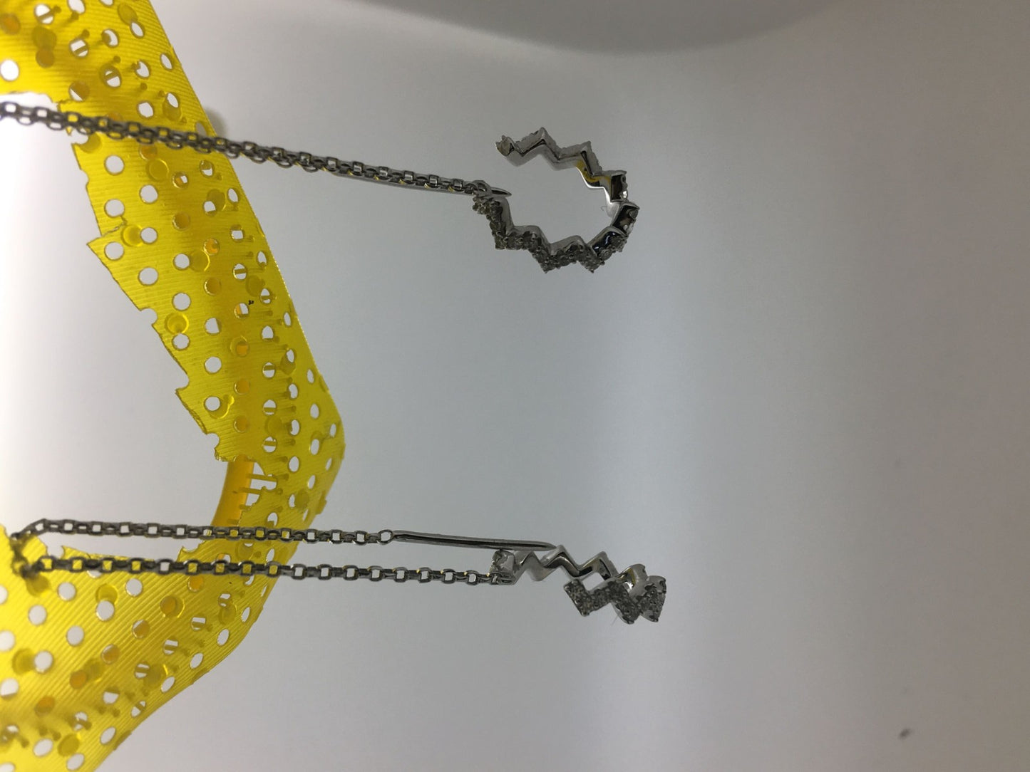 APM-AE9989OX lightning zigzag earrings