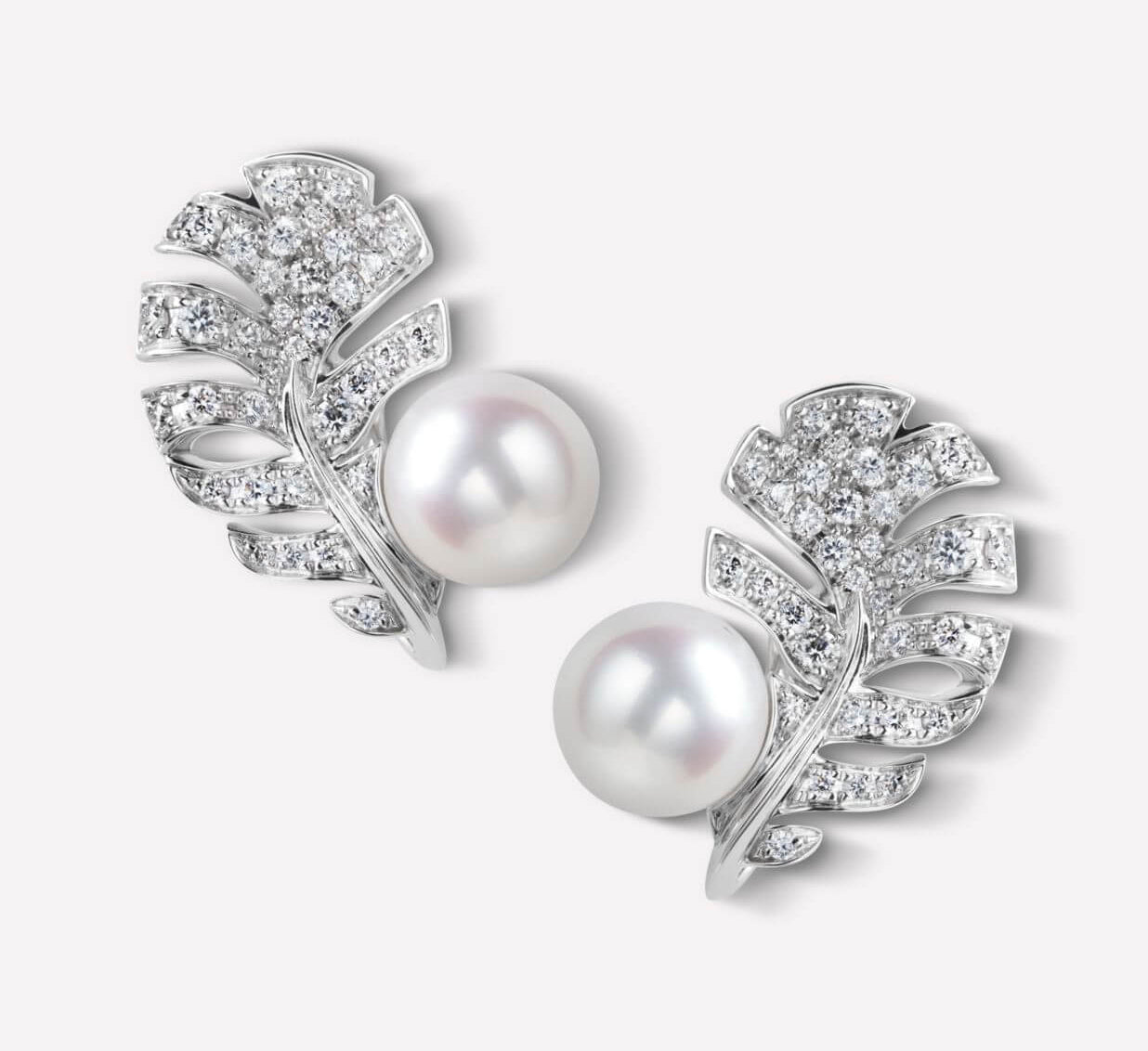 XNE-J10833 Feather Pearl Ear Clip