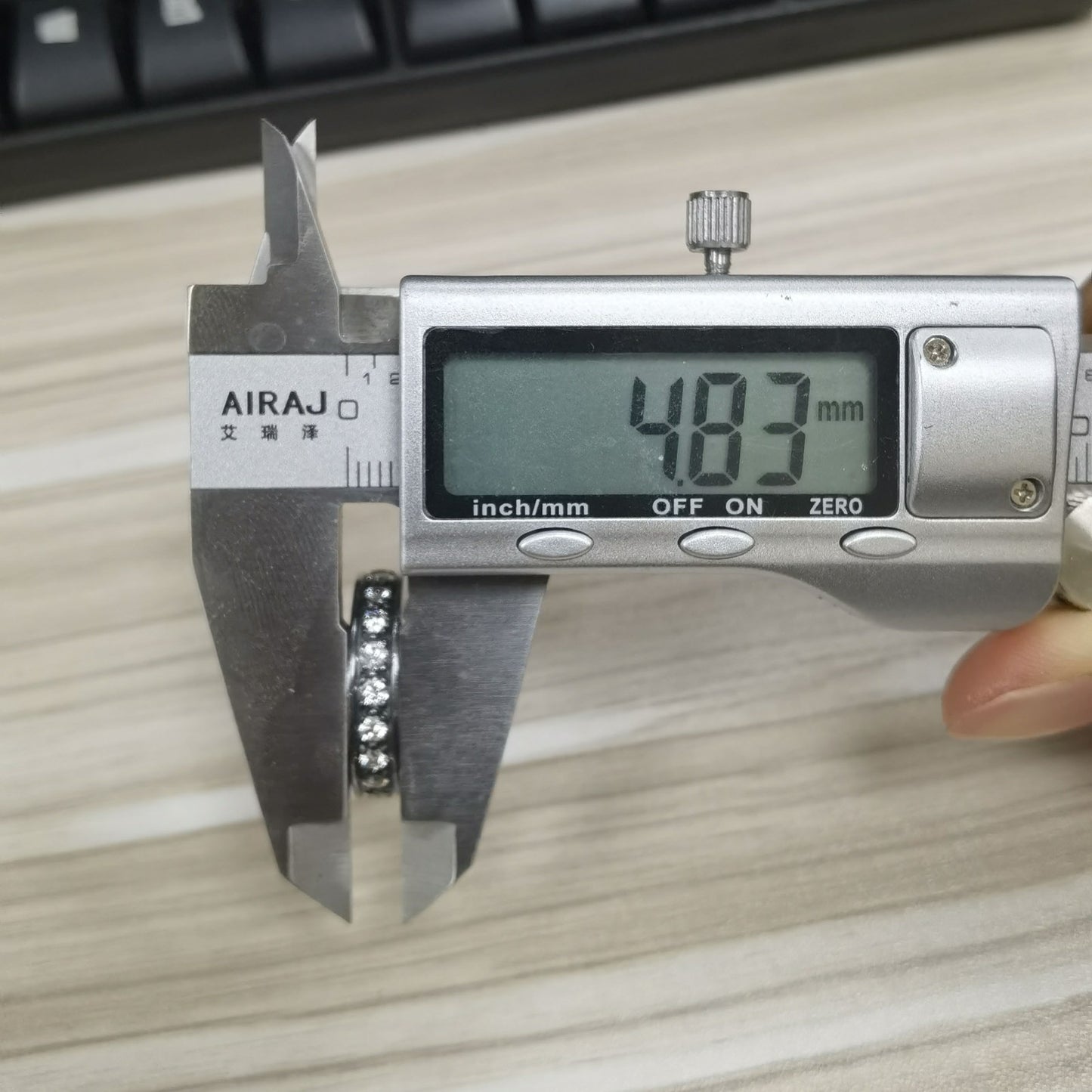 KLX-JZ55587205客版侧面字母钻石条戒11#