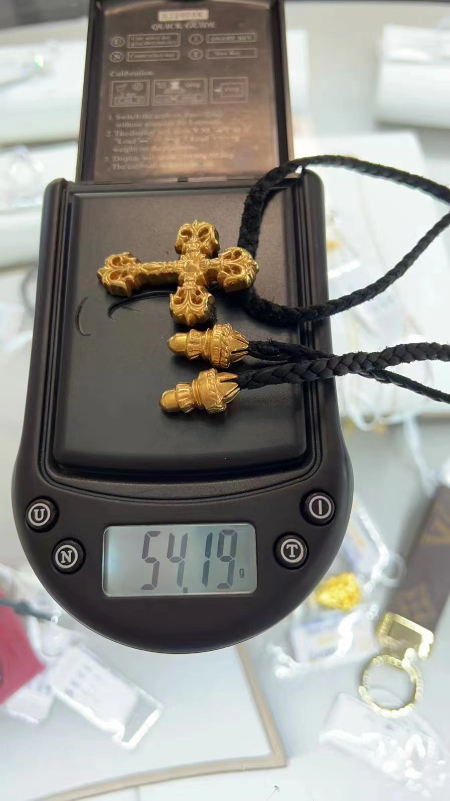 KLX-XL58749092 thatch cross hanging chain guest version