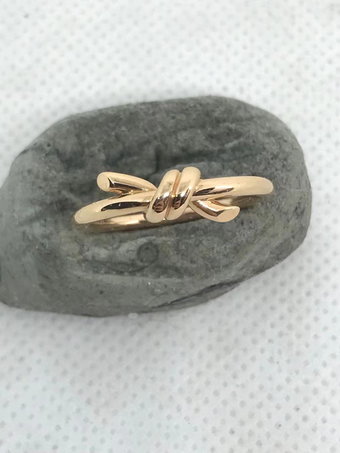 TIF31558600 light gold single circle twisted rope ring (guest version)