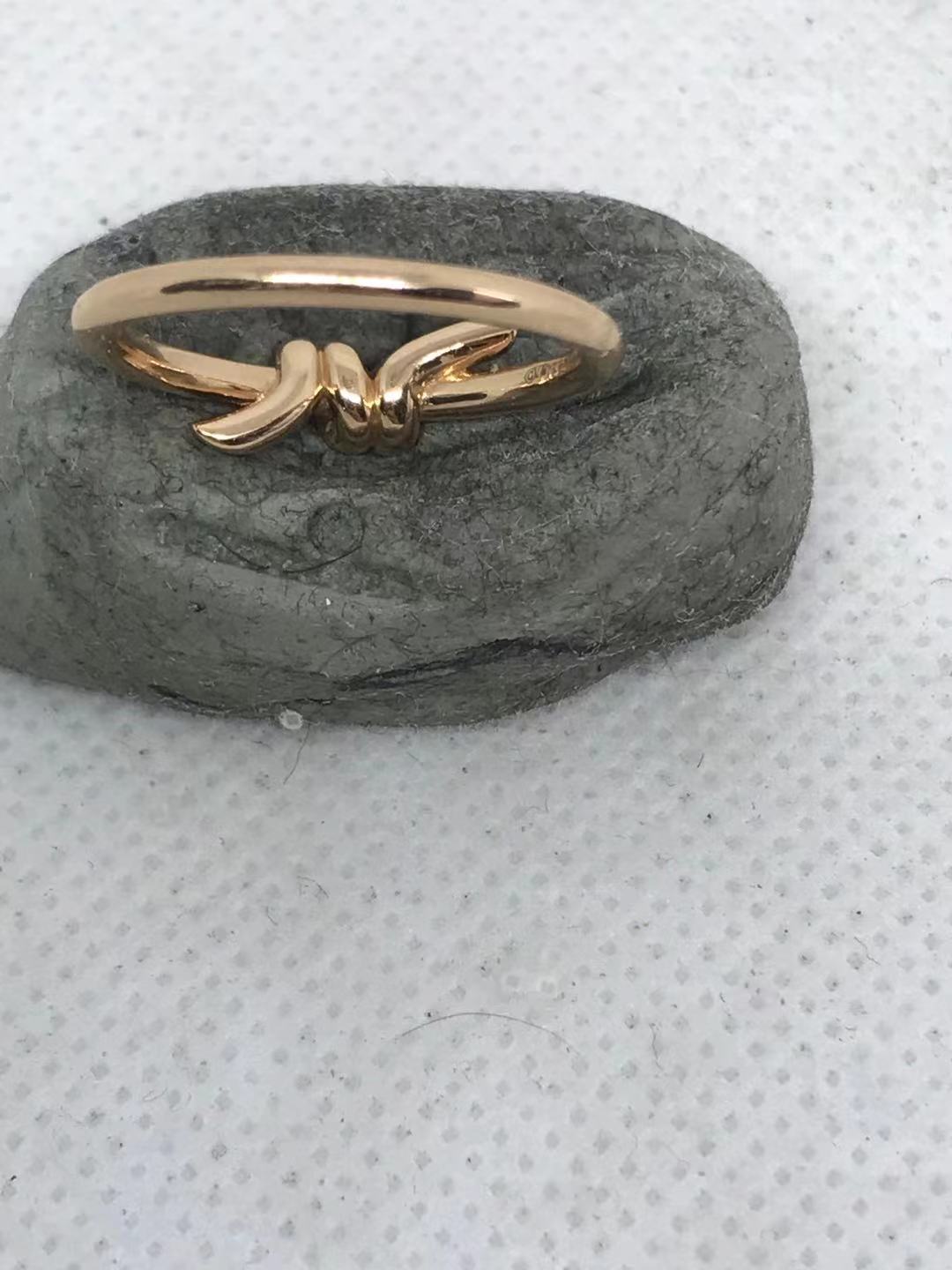 TIF31558600 light gold single circle twisted rope ring (guest version)
