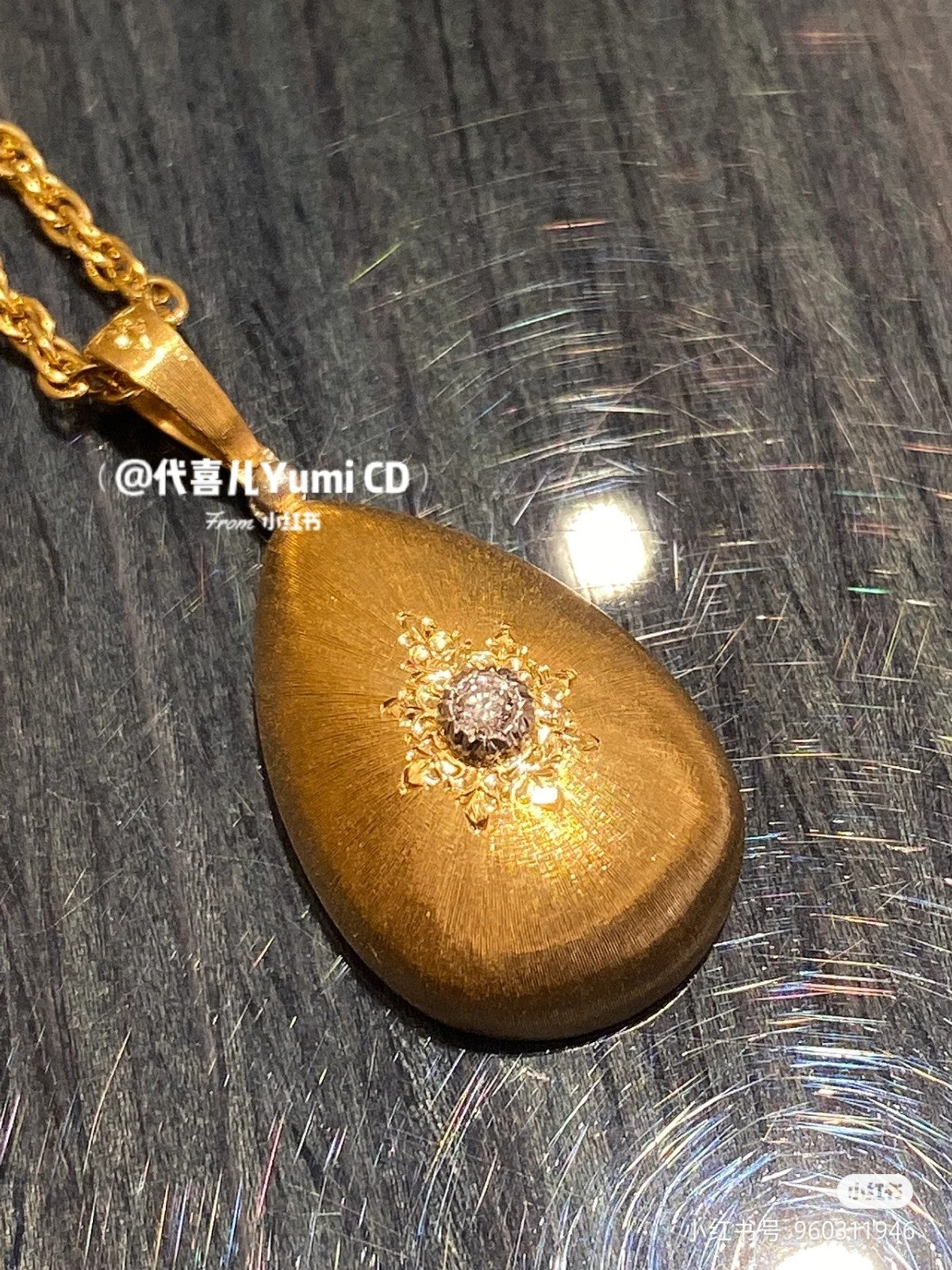 BQLT-XL329138光金水滴形中间分色包筒单钻小花纹吊坠