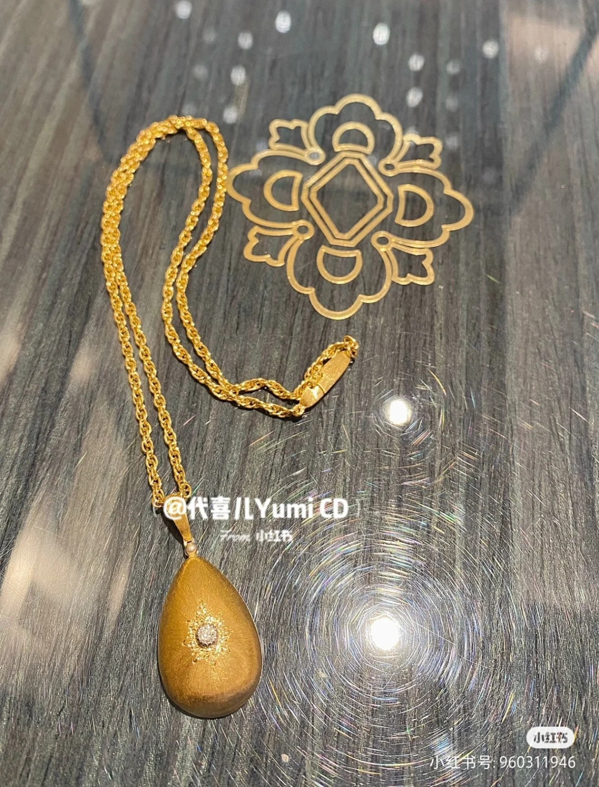 BQLT-XL329138光金水滴形中间分色包筒单钻小花纹吊坠