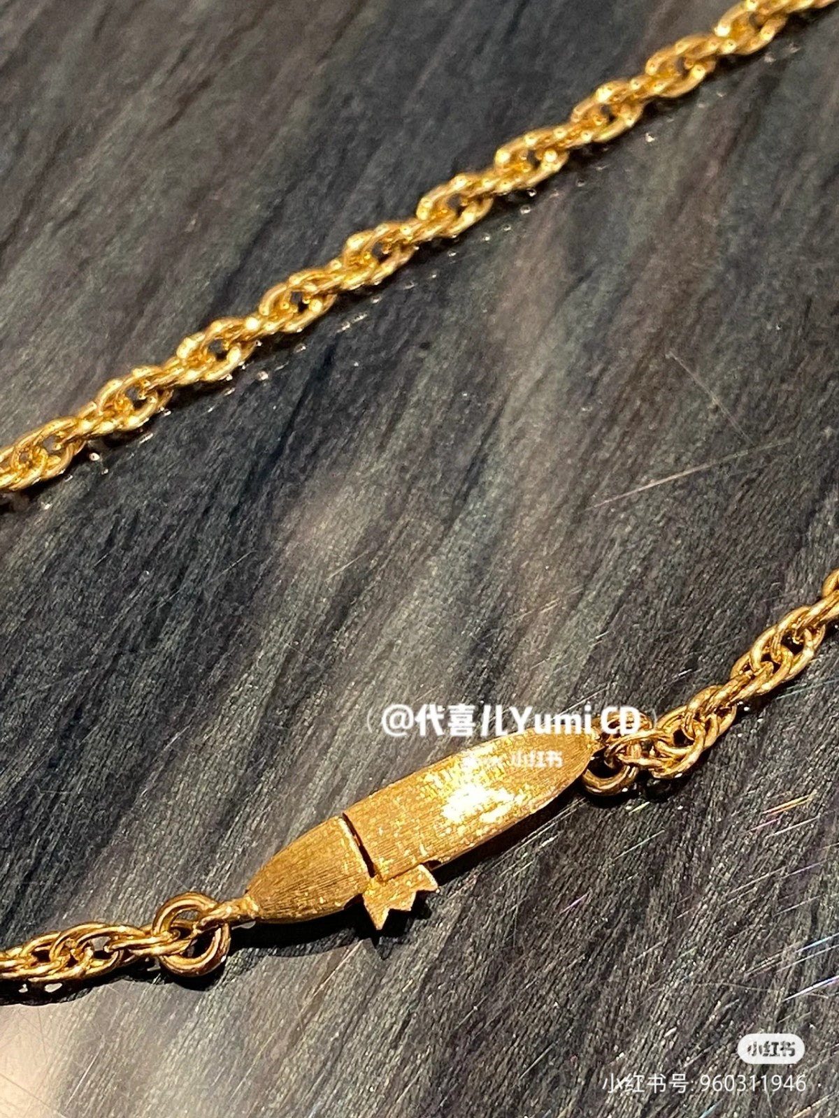 BQLT-XL329138光金水滴形中间分色包筒单钻小花纹吊坠