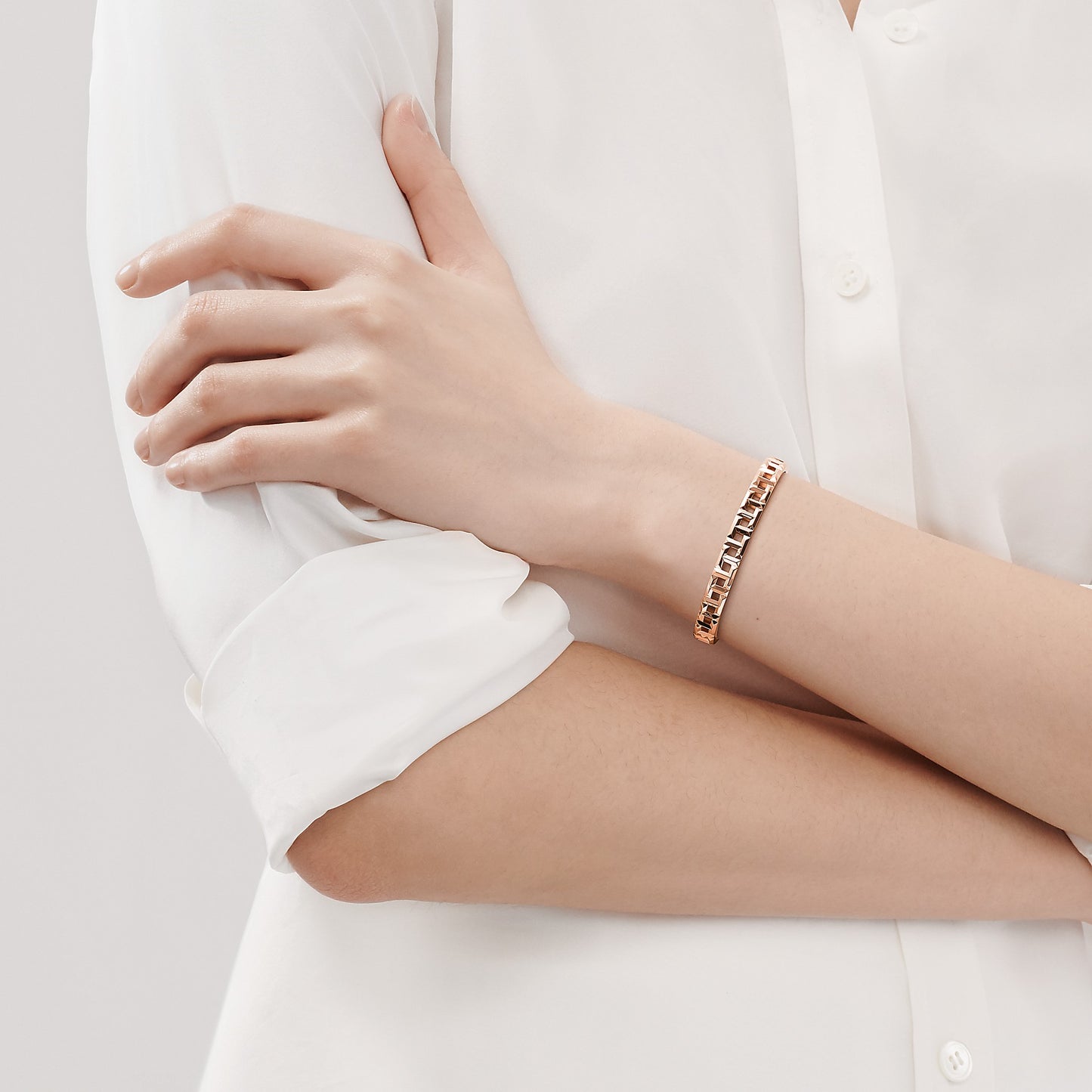 TIF35236086 Sword spine T-shaped narrow bracelet 17#