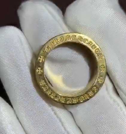 KLX-JZ49131207中间混身小十字架侧面字母镶钻戒指