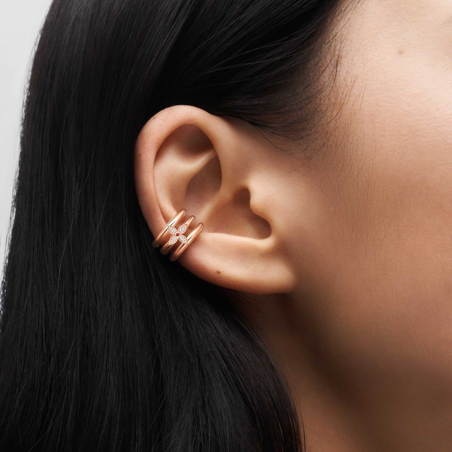 LV-Q06174 single plum blossom flying mark earrings