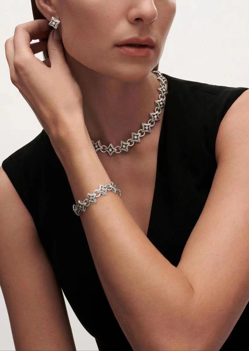 LV-Q20898 Plum Blossom Darts Diamond Necklace