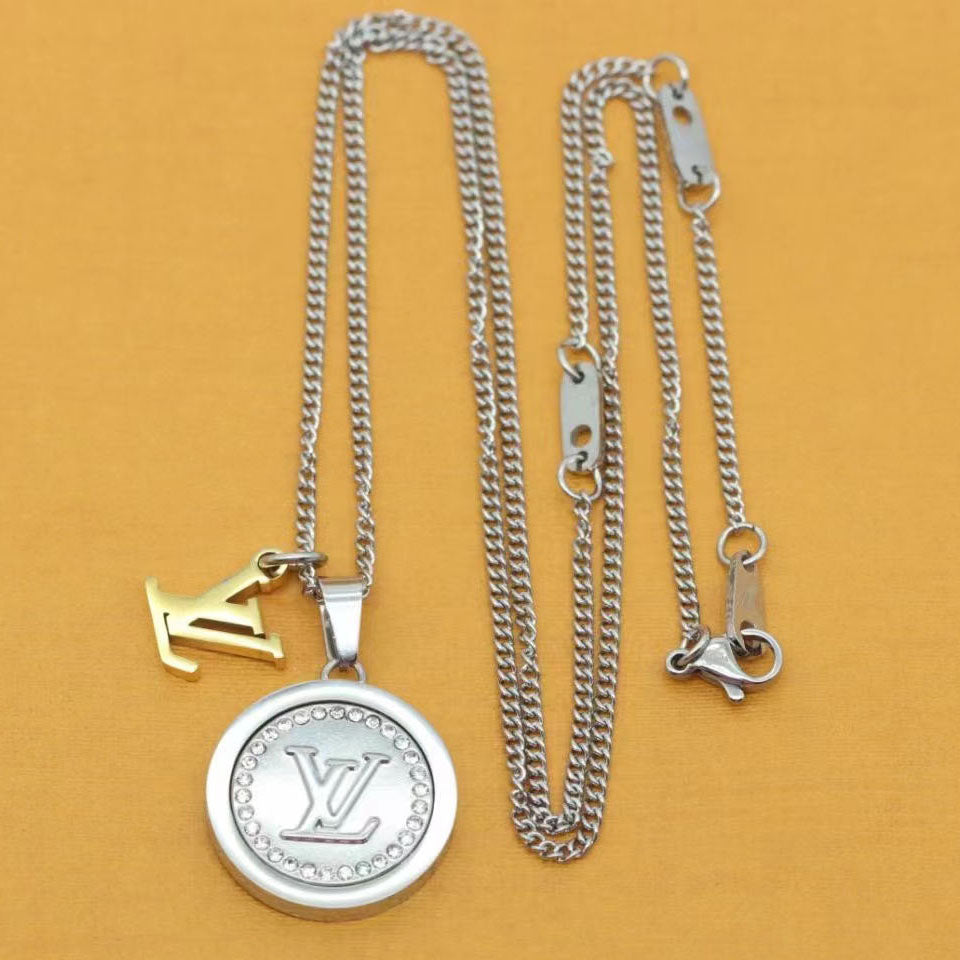 LV-M80184 letters LVLOGO round pendant