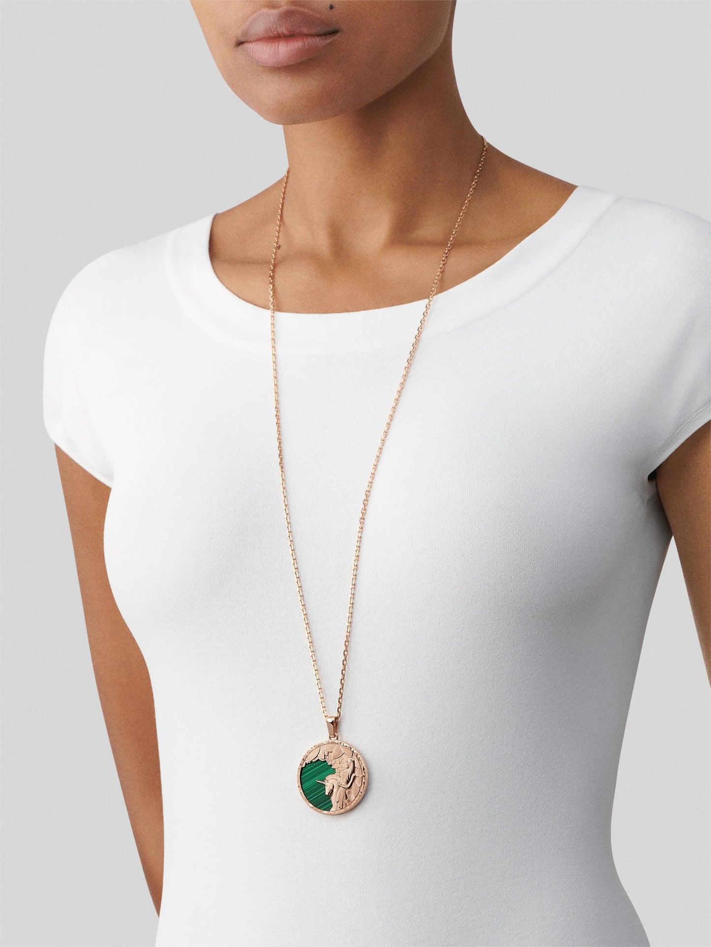 VCARP9RB00 Virgo Constellation Pendant
