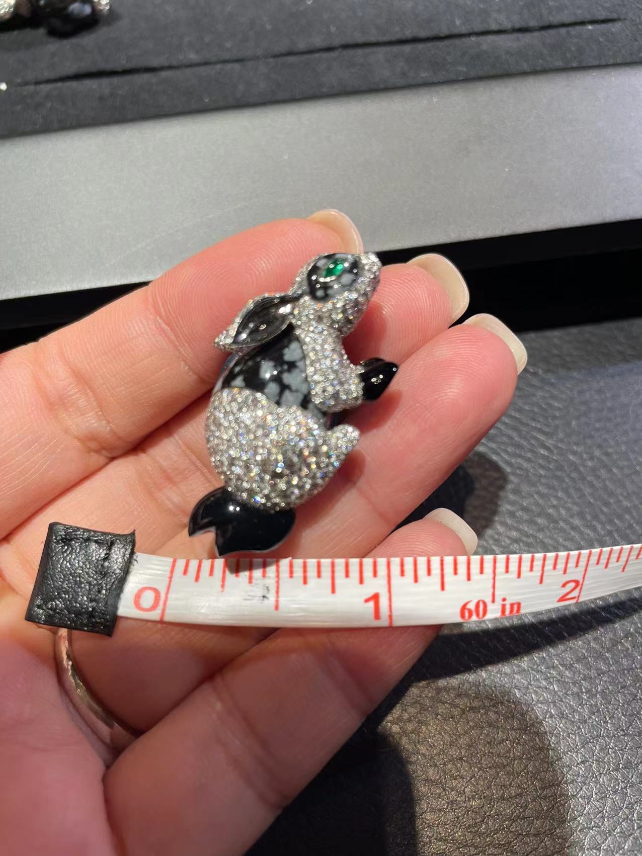 VCA-WQ683315 rabbit brooch