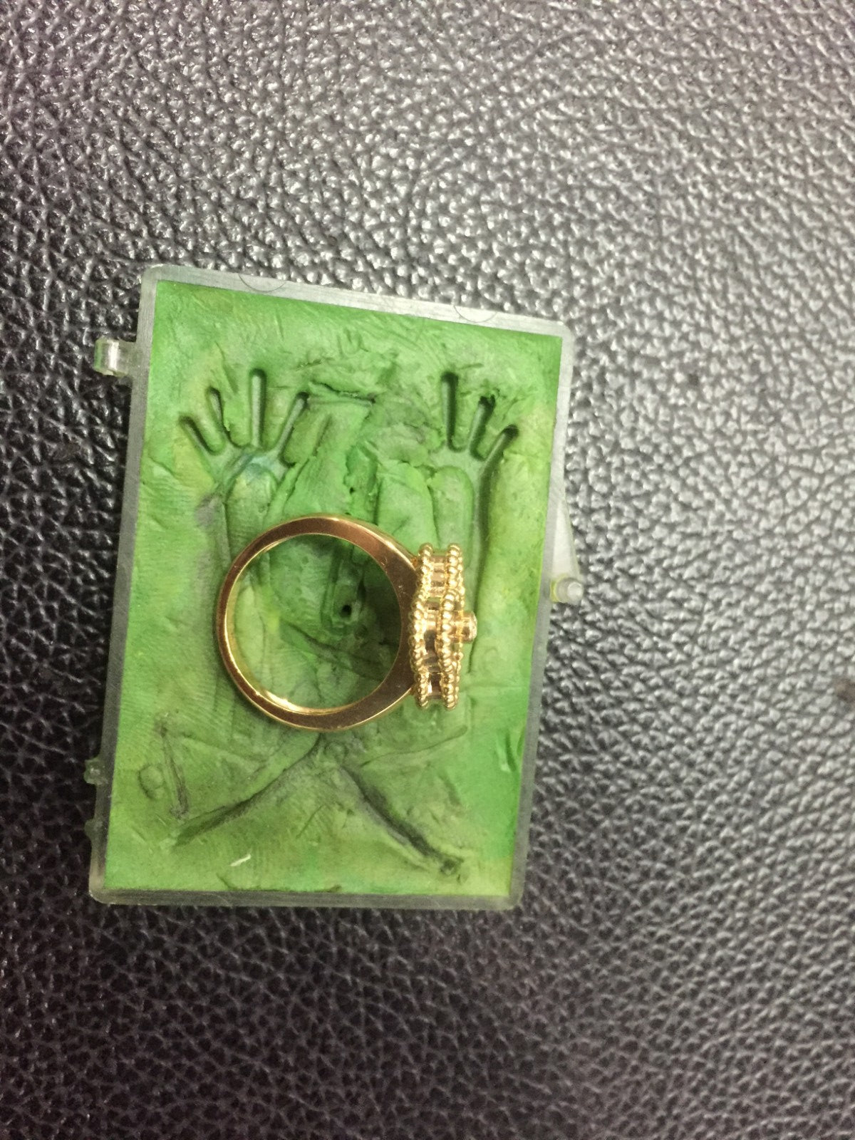 VCARA41100 约15mm单钻四叶草戒指11#(客版)