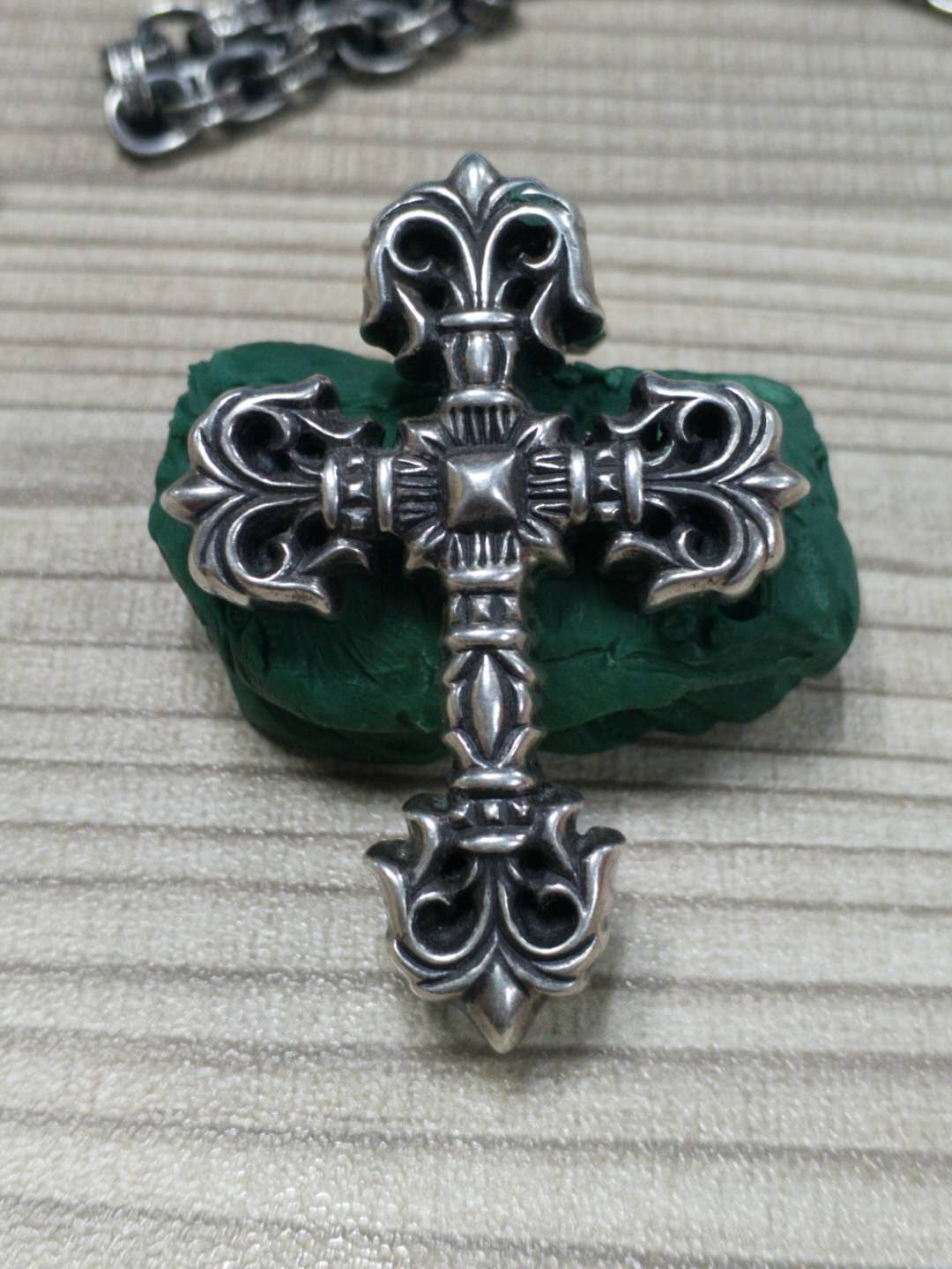 KLX-XL14451843 guest version thatch cross pendant necklace