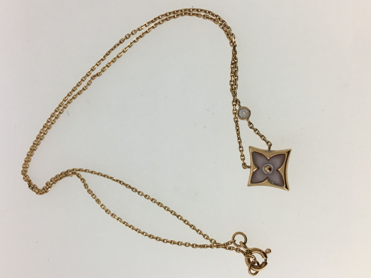 LV-Q93521 Large Plum Blossom Chain Pendant Necklace
