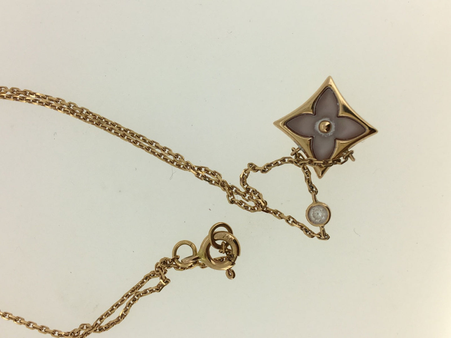 LV-Q93521 Large Plum Blossom Chain Pendant Necklace