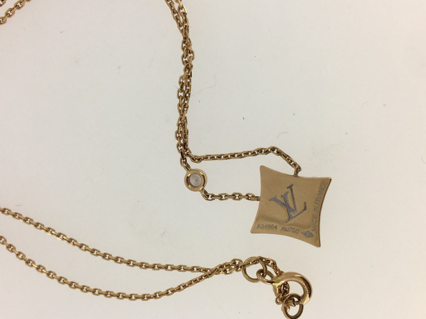 LV-Q93521 Large Plum Blossom Chain Pendant Necklace
