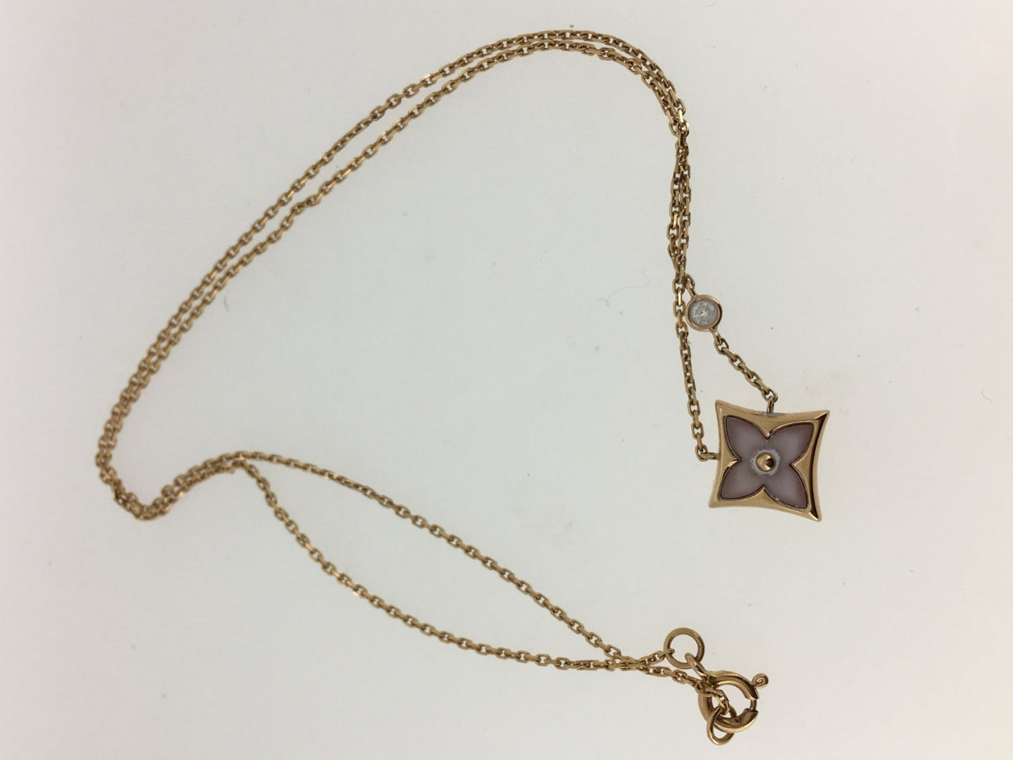LV-Q93521 Large Plum Blossom Chain Pendant Necklace