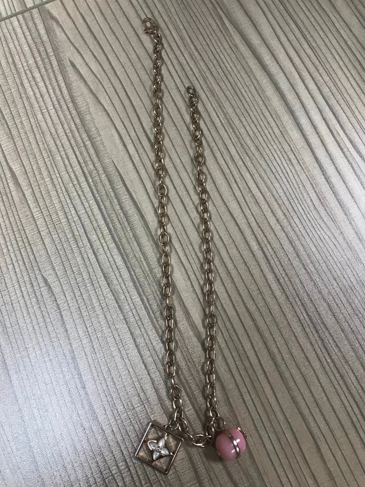 LV-Q94465 Plum Blossom Dart Square Necklace Customer Version