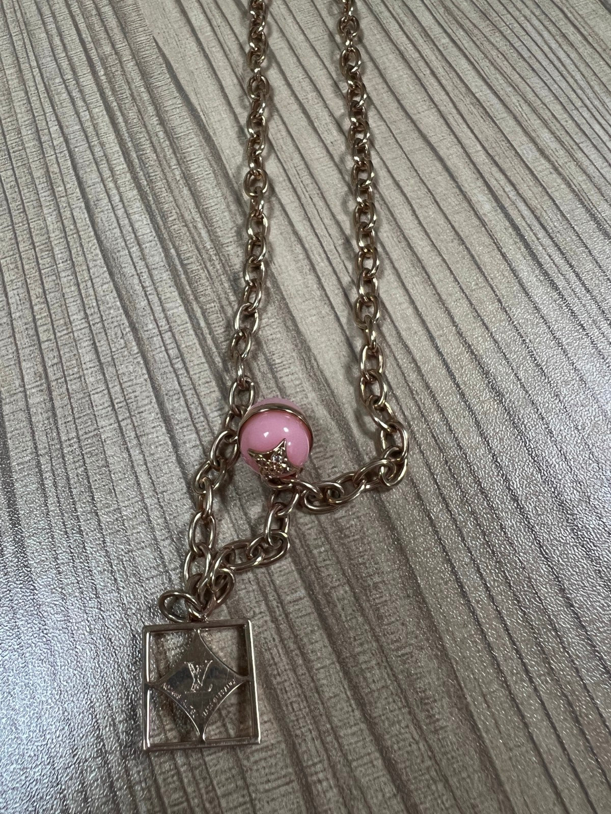 LV-Q94465 Plum Blossom Dart Square Necklace Customer Version