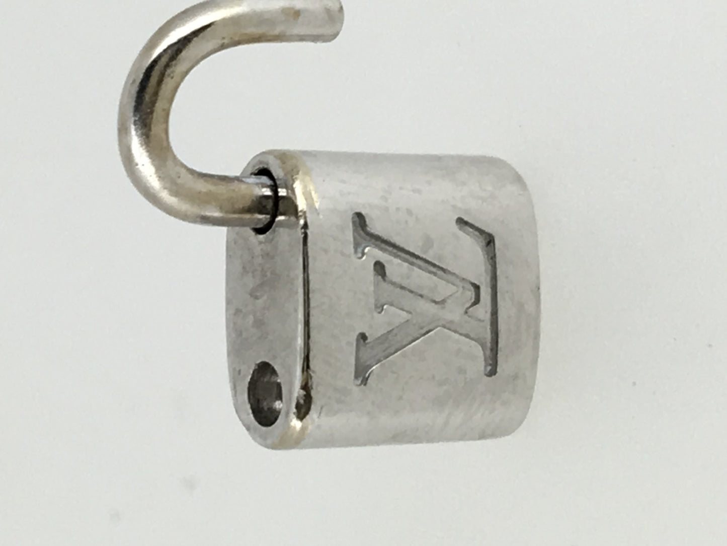 LV-RT498132 lock pendant (guest version)