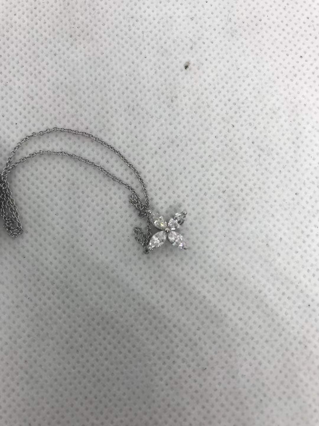 TIF92587228 Four-leaf horse eye bolt chain pendant customer version