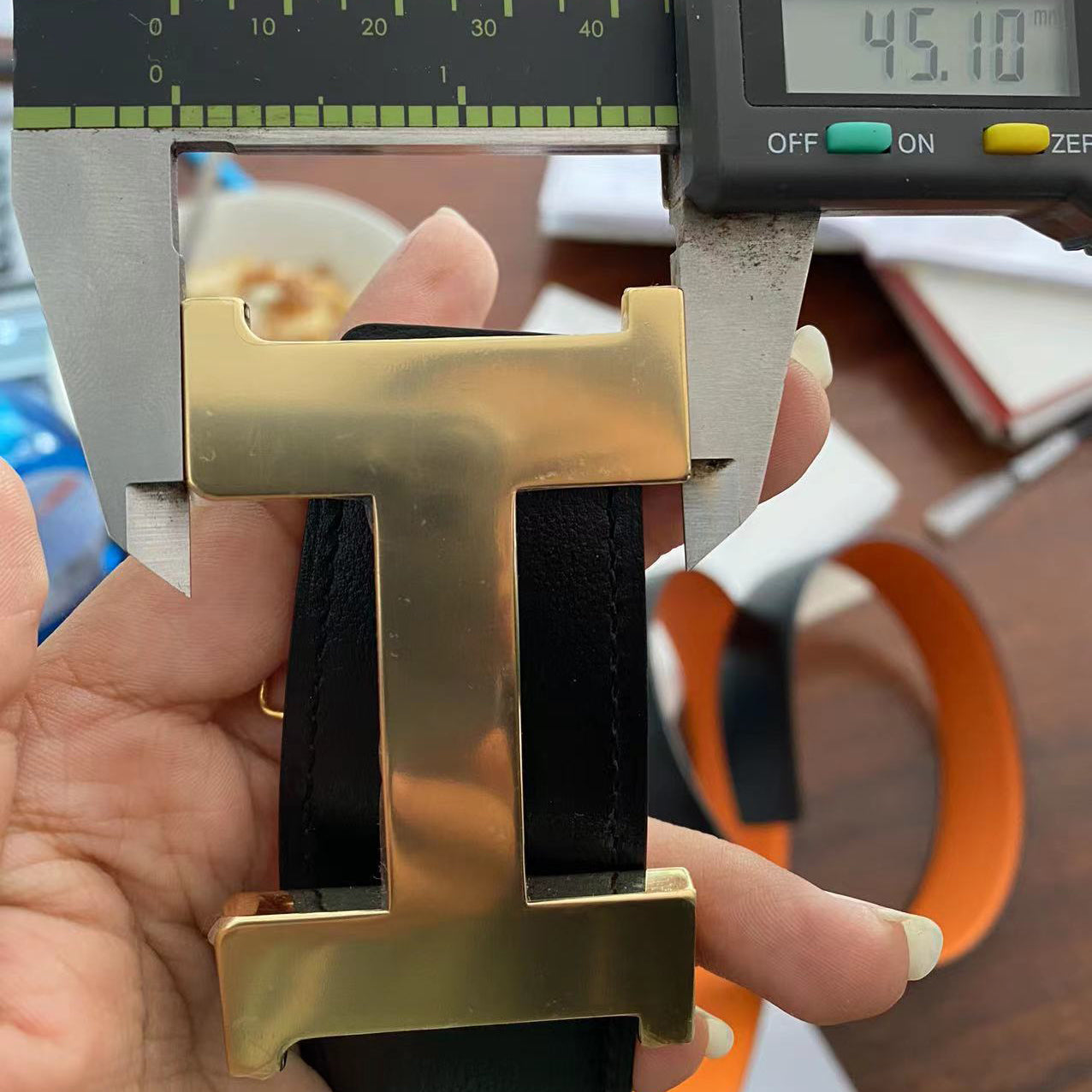AMS-H26593 flat light gold letter H belt buckle belt