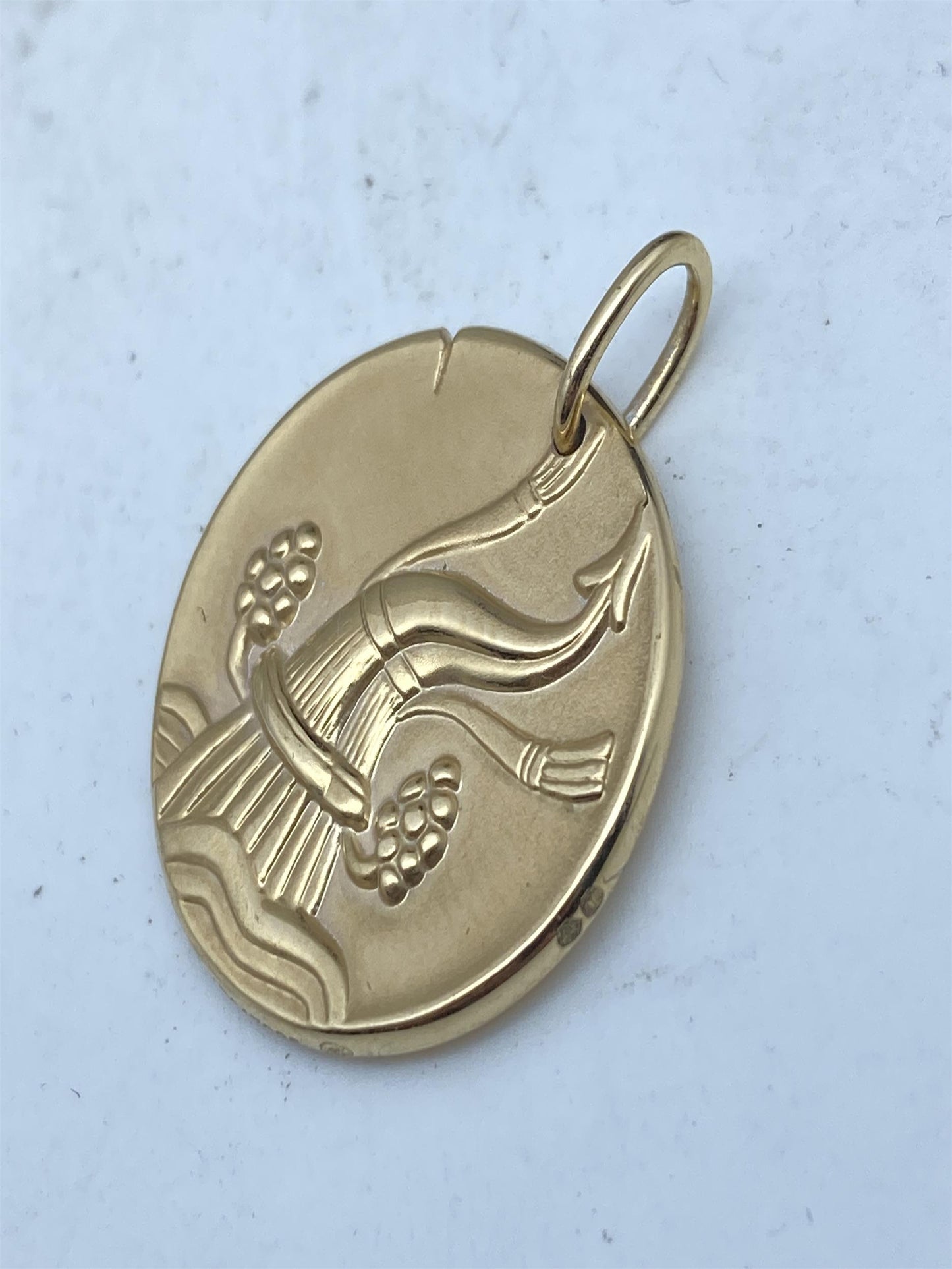 VCARP7SU00 21.5mm solid version guest version light gold Aquarius pendant constellation