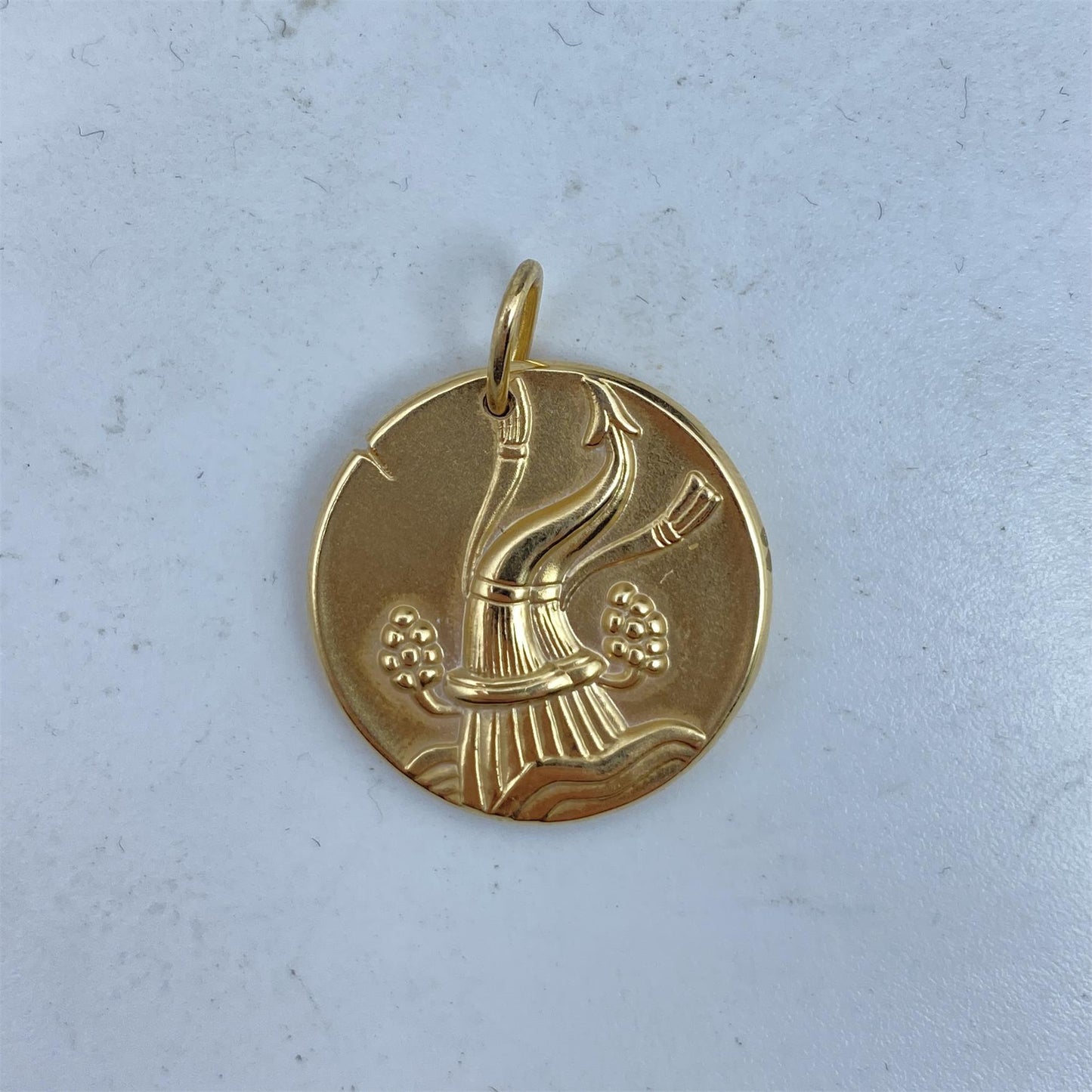 VCARP7SU00 21.5mm solid version guest version light gold Aquarius pendant constellation