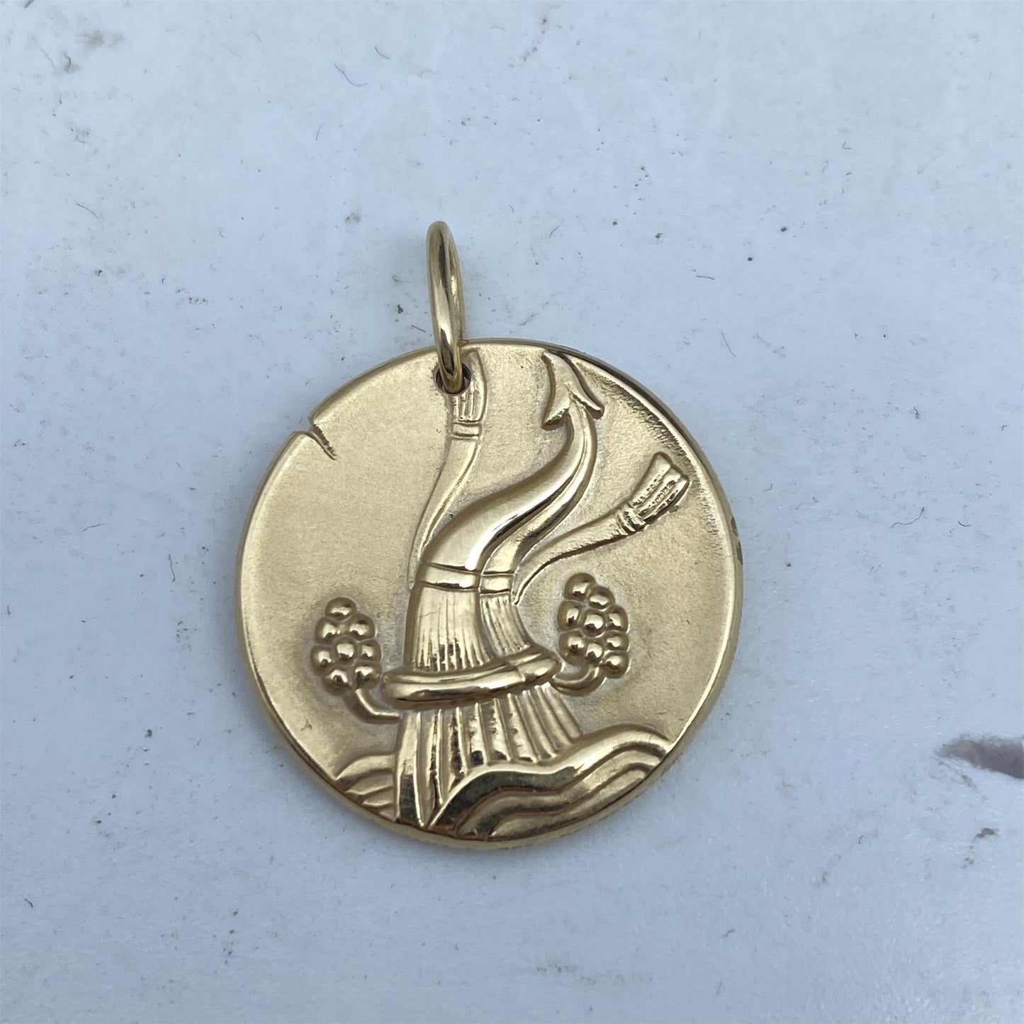 VCARP7SU00 21.5mm solid version guest version light gold Aquarius pendant constellation