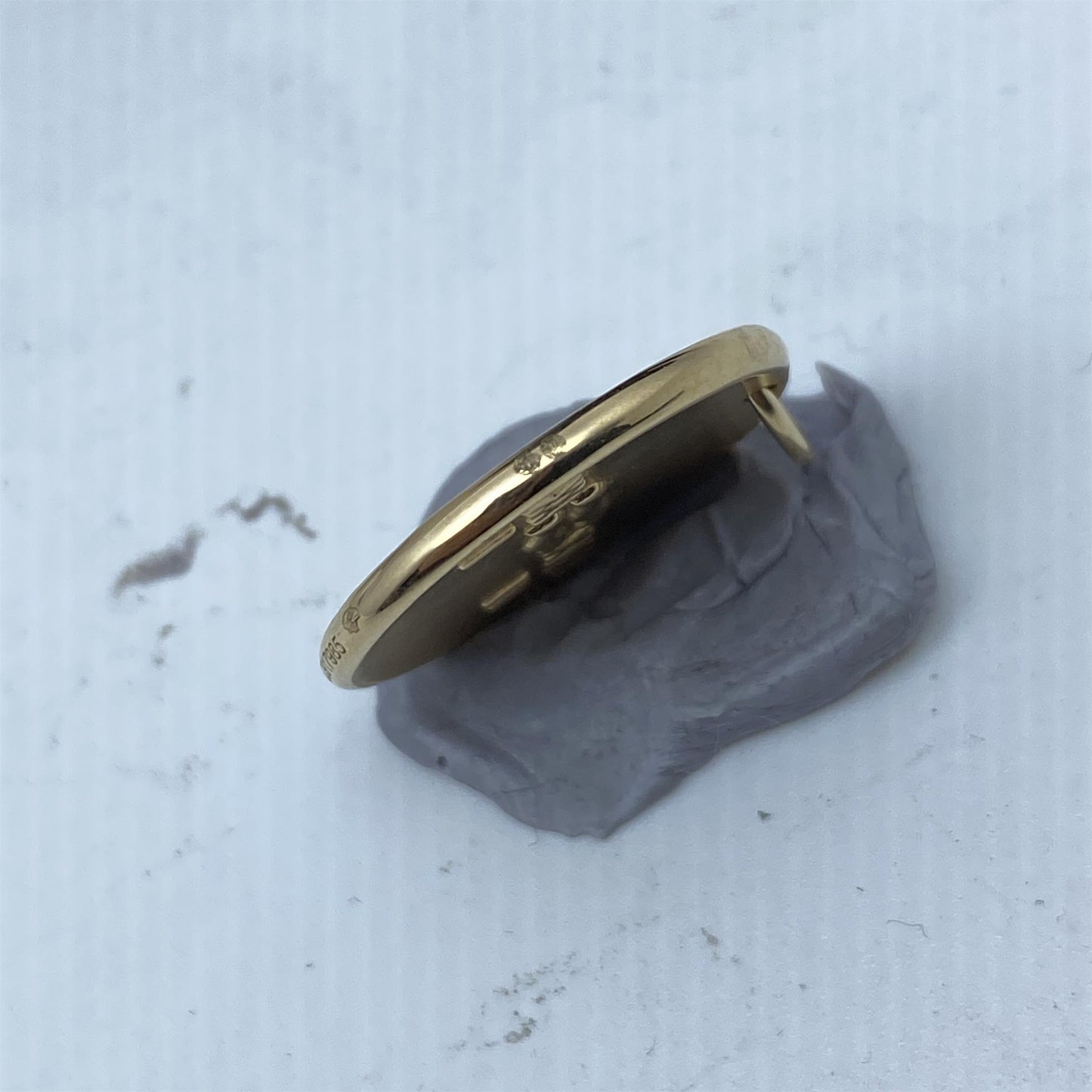 VCARP7SU00 21.5mm solid version guest version light gold Aquarius pendant constellation