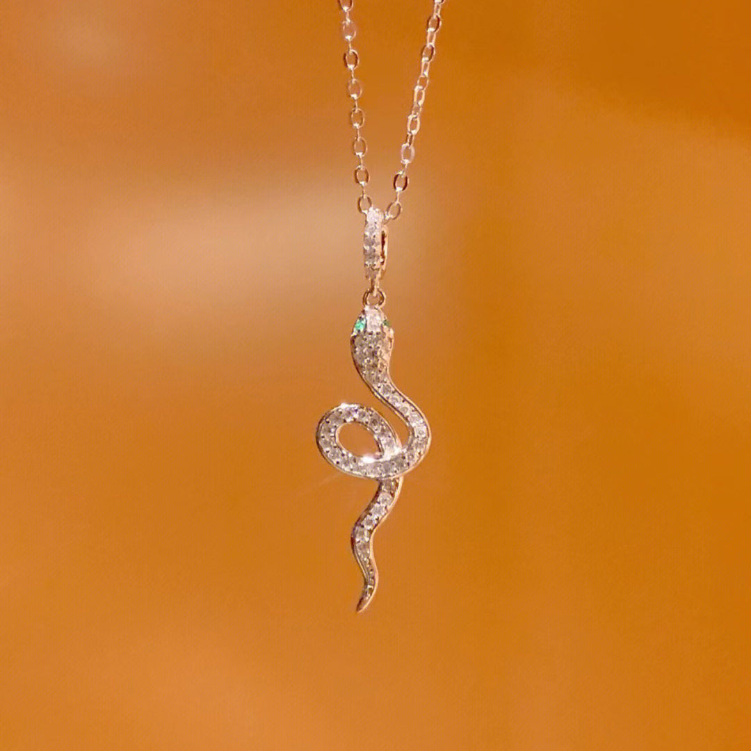 APM-199339 snake pendant