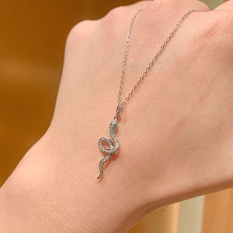 APM-199339 snake pendant