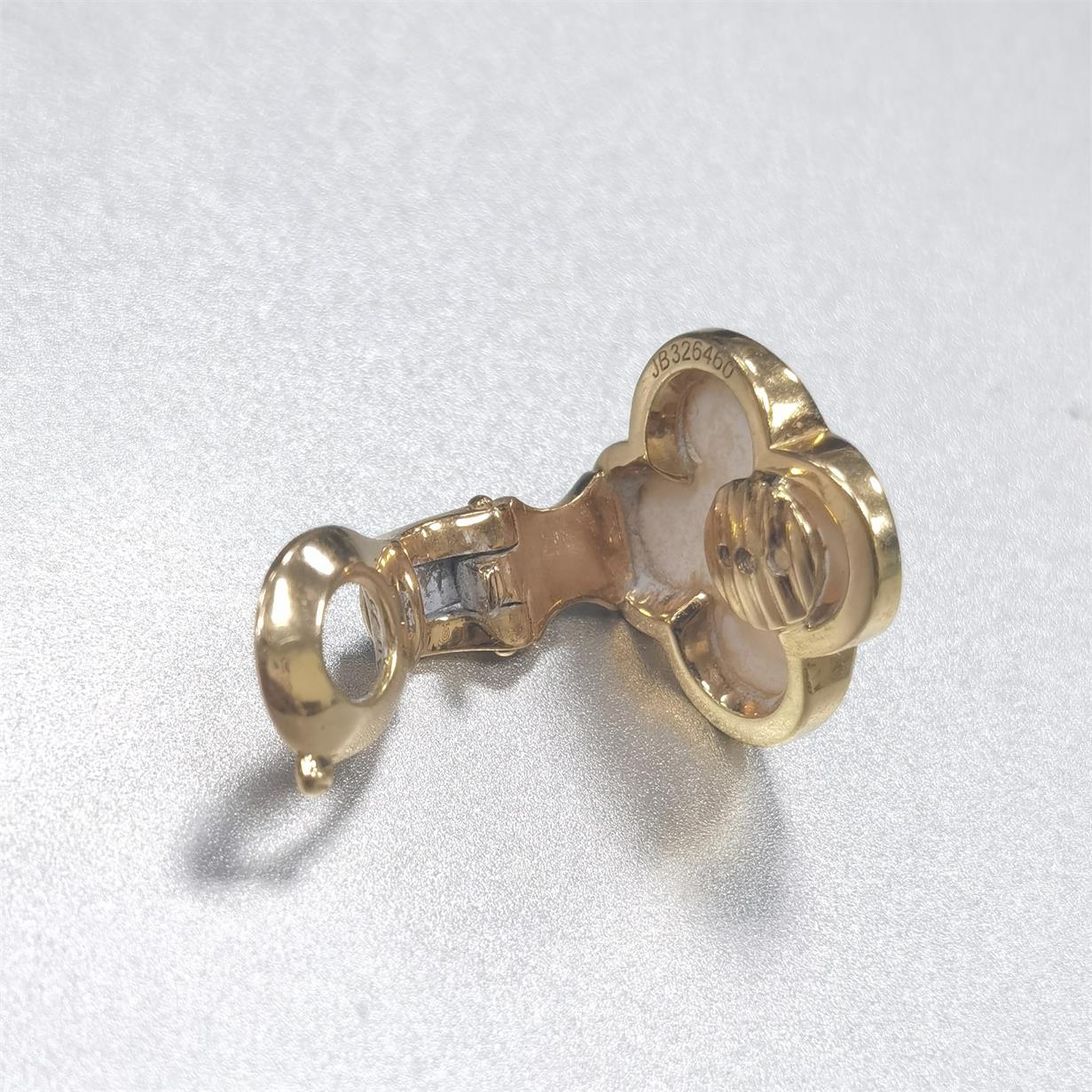 VCARB14000 16mm wave surface four-leaf clover ear clip guest version